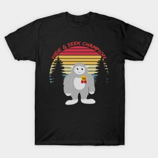 Hide & Seek Bigfoot Retro Sunset Funny Design T-Shirt